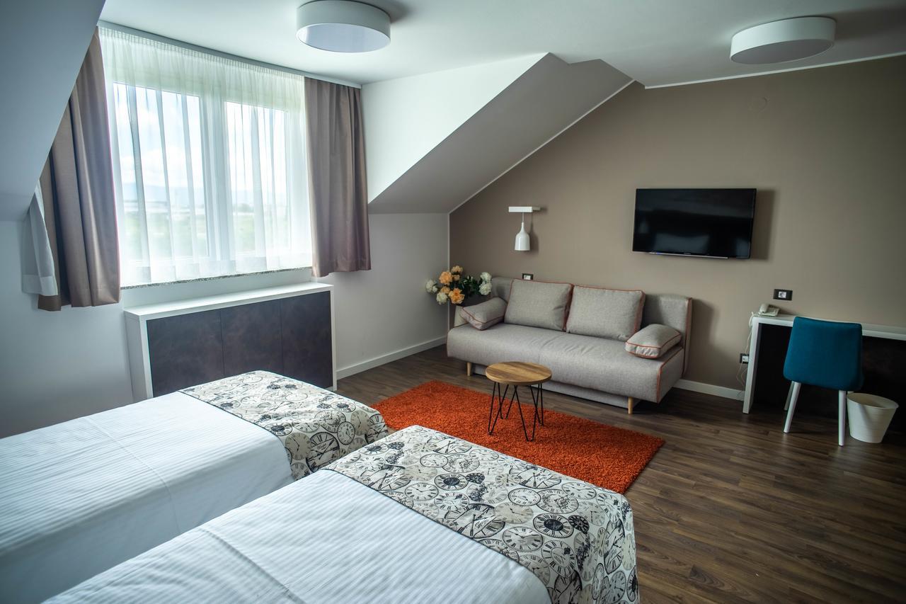 Hotel Time ヴェリカ・ゴリツァ エクステリア 写真